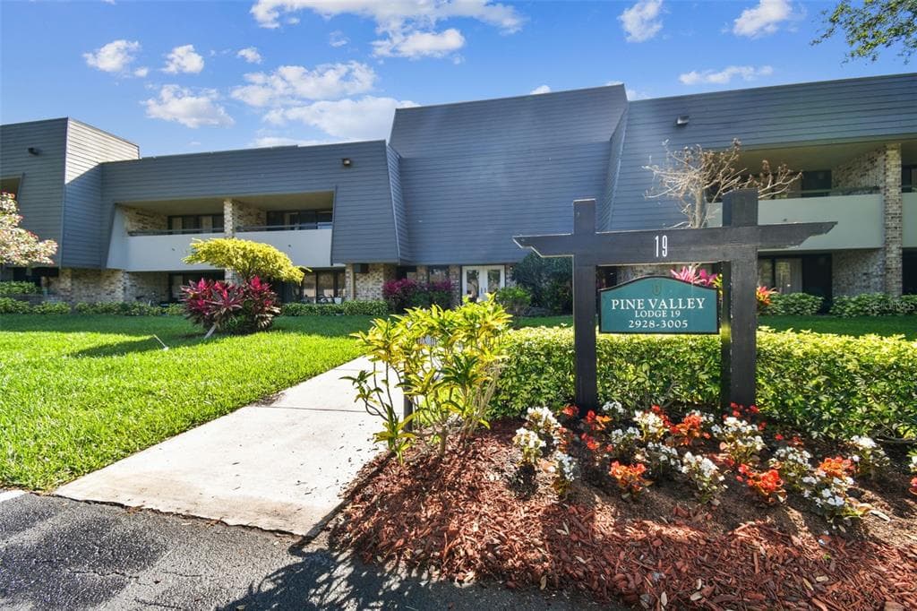 36750 US HIGHWAY 19 N UNIT 19-111 PALM HARBOR, FL 34684