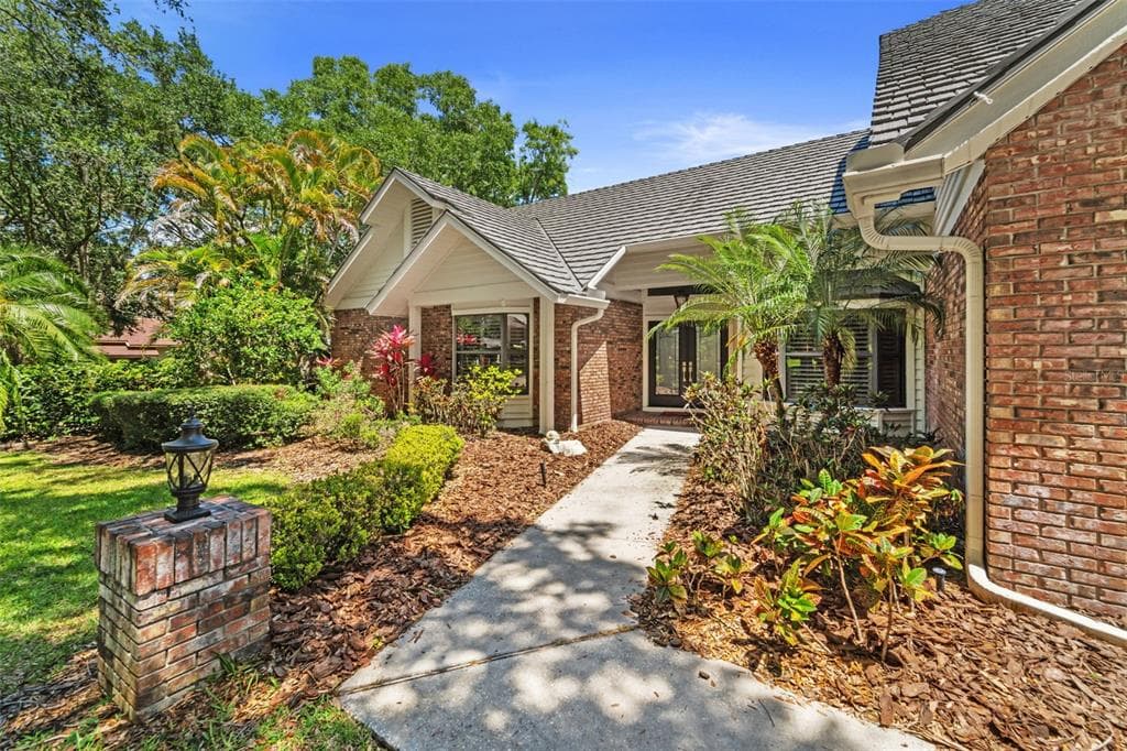 2599 LAKESIDE COURT