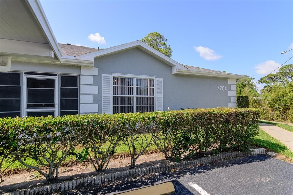 7704 HILLSIDE COURT UNIT 102 HUDSON, FL 34667