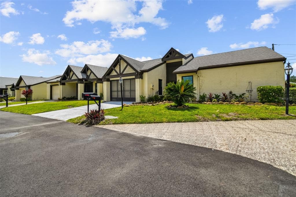 924 ROSEWOOD LANE PALM HARBOR, FL 34684