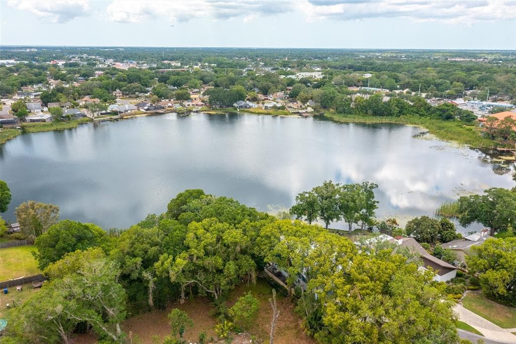 8302 PALMA VISTA LANE TAMPA, FL 33614