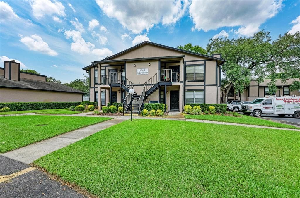 3944 TUMBLE WOOD TRAIL UNIT 104 TAMPA, FL 33613