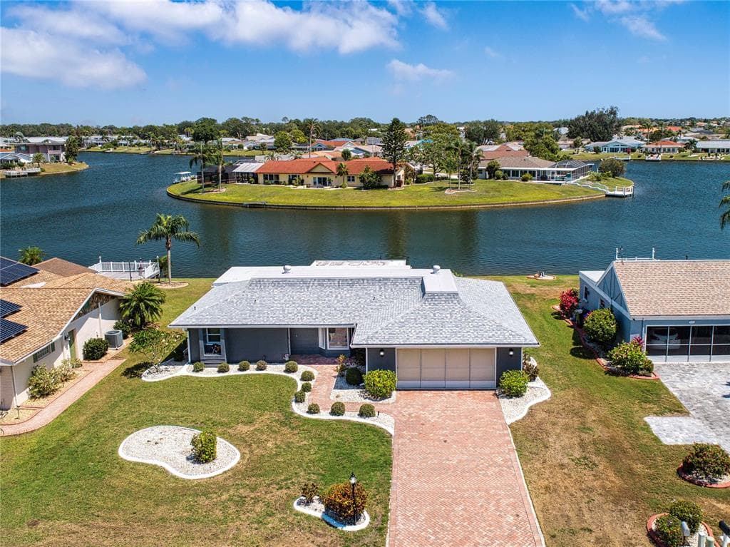 1610 NEW BEDFORD DRIVE SUN CITY CENTER, FL 33573