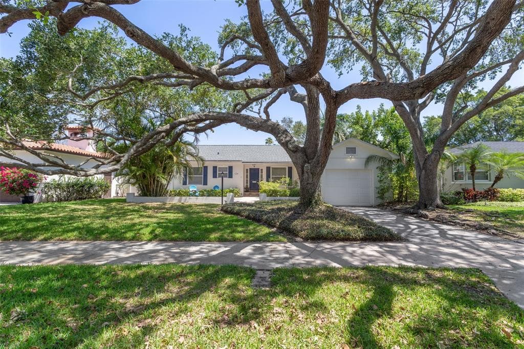 126 CATALAN BOULEVARD NE ST PETERSBURG, FL 33704