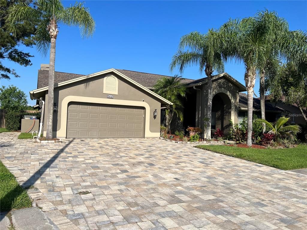 6614 THOROUGHBRED LOOP ODESSA, FL 33556