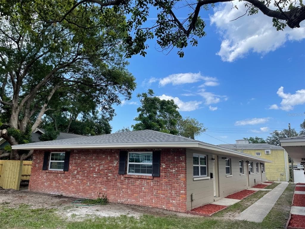 754 JOHNSON AVENUE LAKELAND, FL 33801