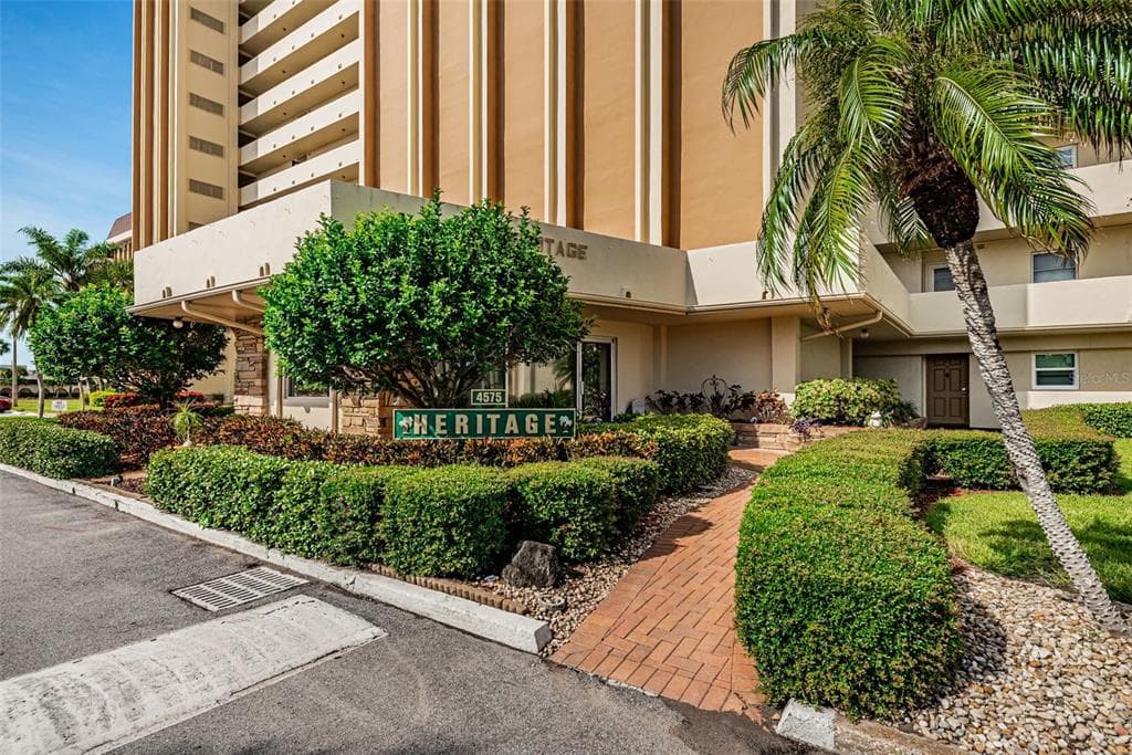 4575 COVE CIRCLE UNIT 307 ST PETERSBURG, FL 33708