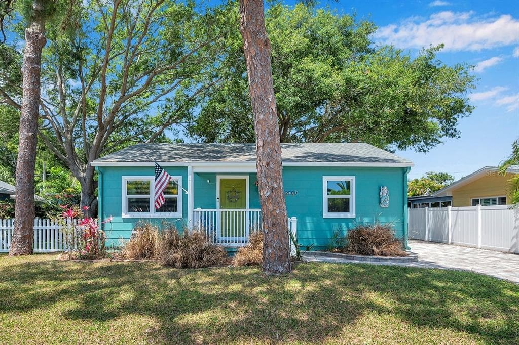 2709 UPTON STREET S GULFPORT, FL 33711