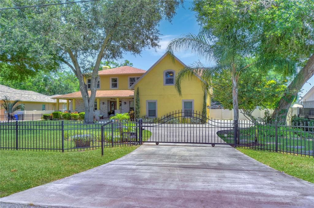11909 LAKE RIDGE ROAD TAMPA, FL 33618