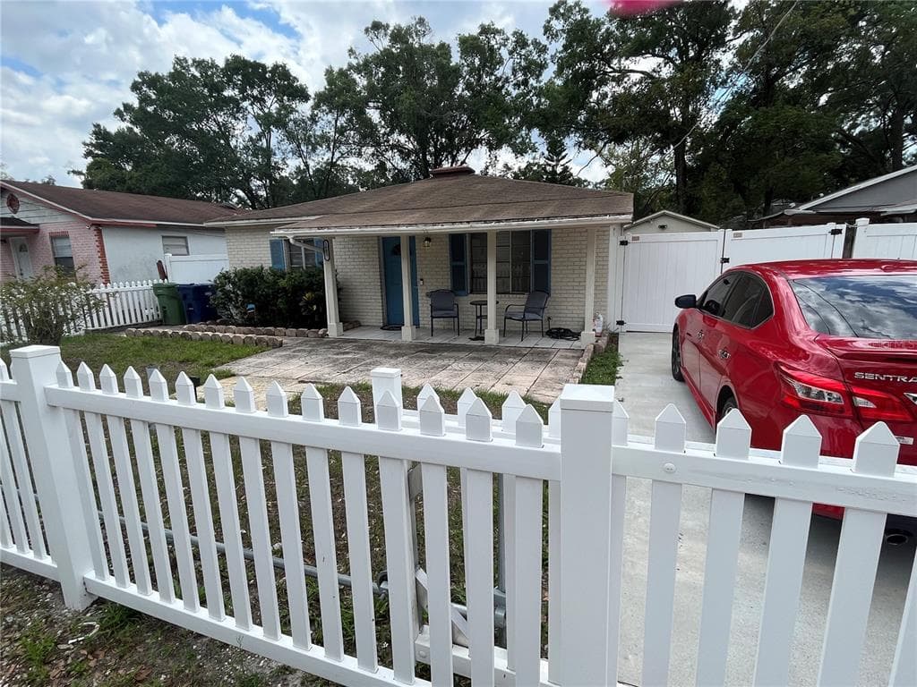 1605 E SITKA STREET TAMPA, FL 33604