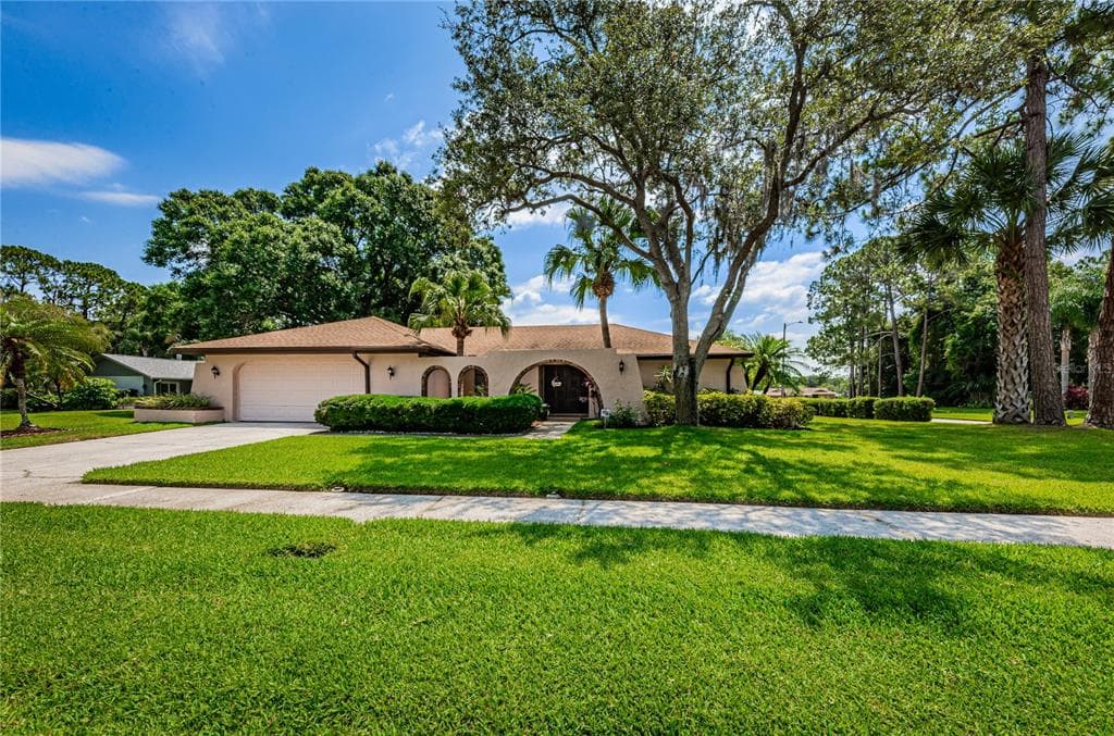 5008 BARROWE PLACE TAMPA, FL 33624