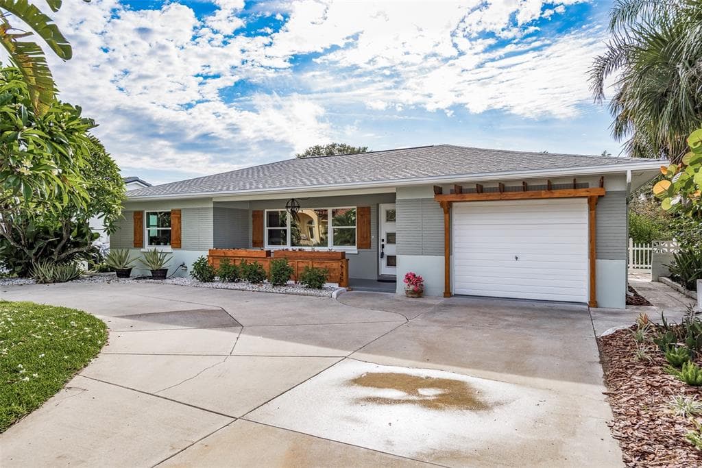 2745 HIBISCUS DRIVE W BELLEAIR BEACH, FL 33786