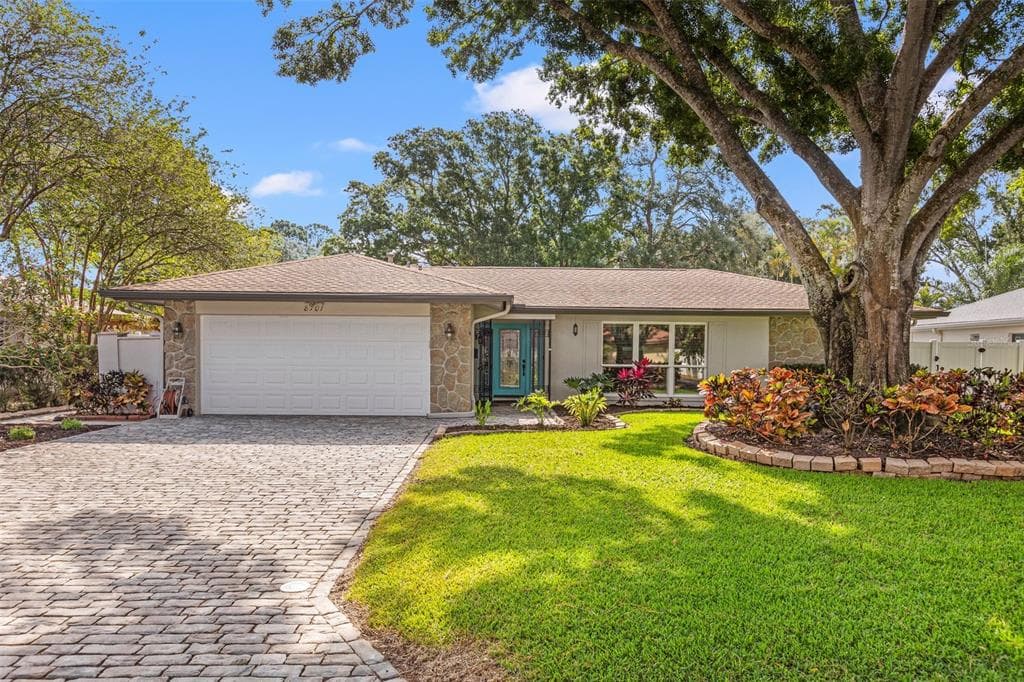 8701 15TH LANE N ST PETERSBURG, FL 33702