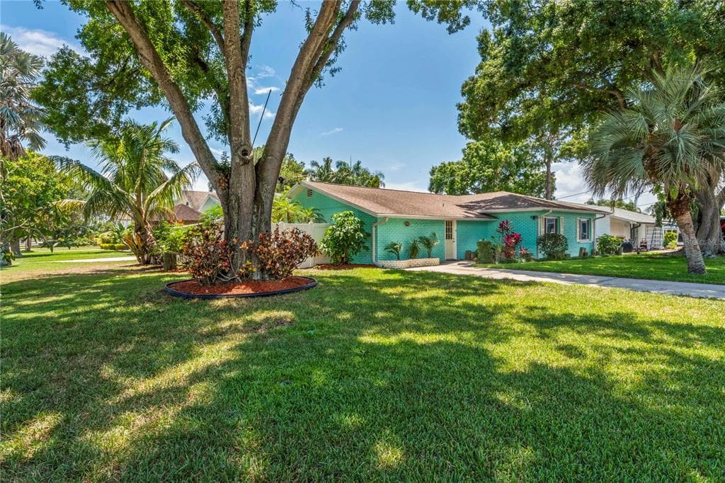 8702 THORNWOOD LANE