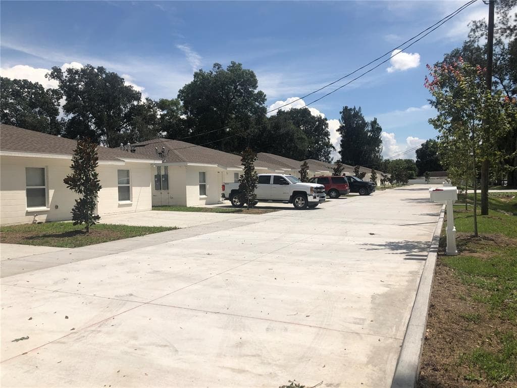 1336 MAGNOLIA MANOR PLACE SEFFNER, FL 33584
