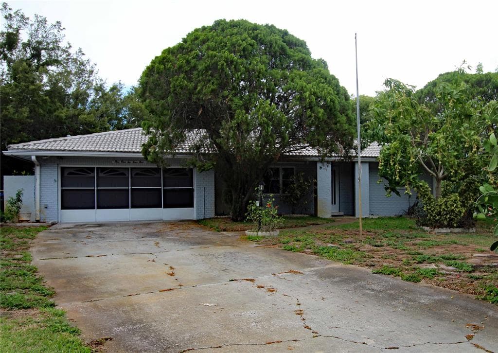 11245 69TH AVENUE SEMINOLE, FL 33772