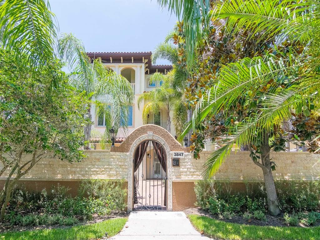 3847 W AZEELE STREET