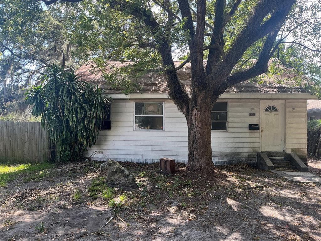 8204 N KLONDYKE STREET TAMPA, FL 33604