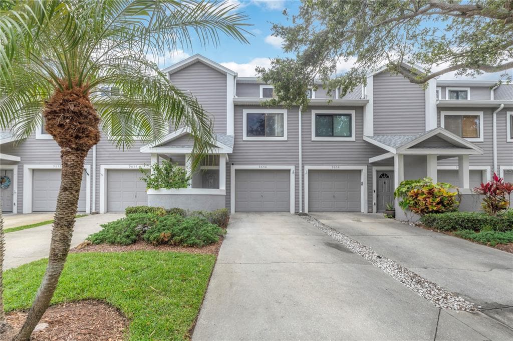 9656 TARA CAY COURT UNIT 36 SEMINOLE, FL 33776