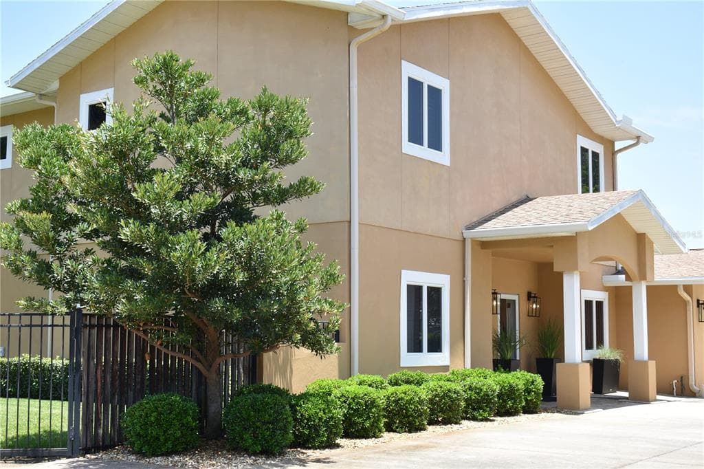 522 LOIS LANE BELLEAIR BLUFFS, FL 33770