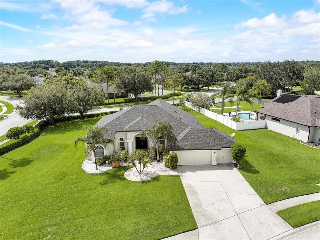 2915 MOSSY TIMBER TRAIL VALRICO, FL 33596