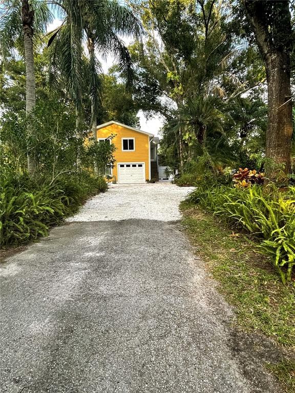8117 BAY DRIVE TAMPA, FL 33635