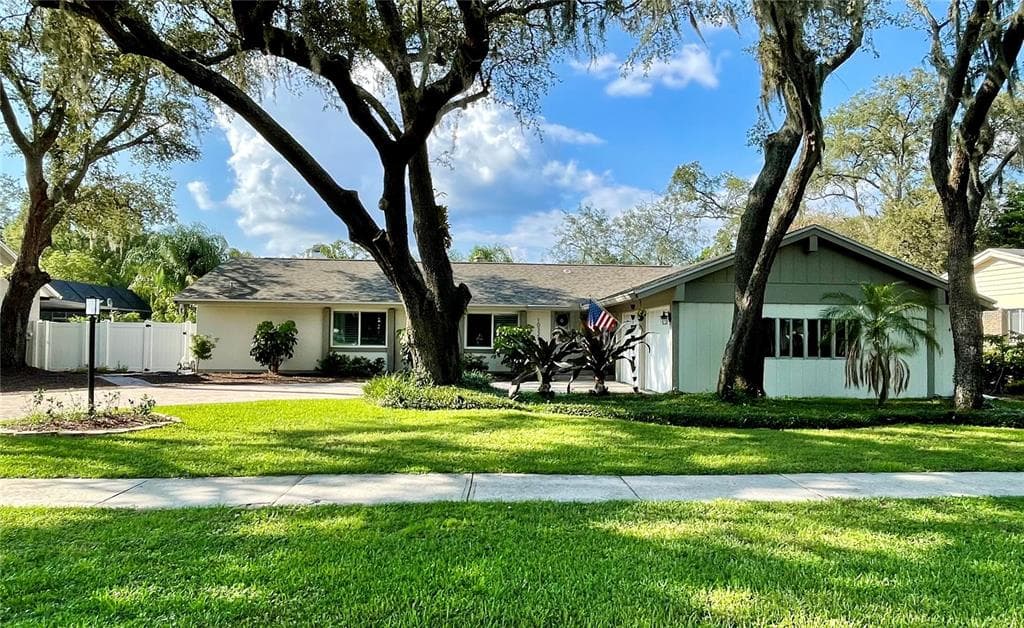 10323 ORANGE GROVE DRIVE TAMPA, FL 33618