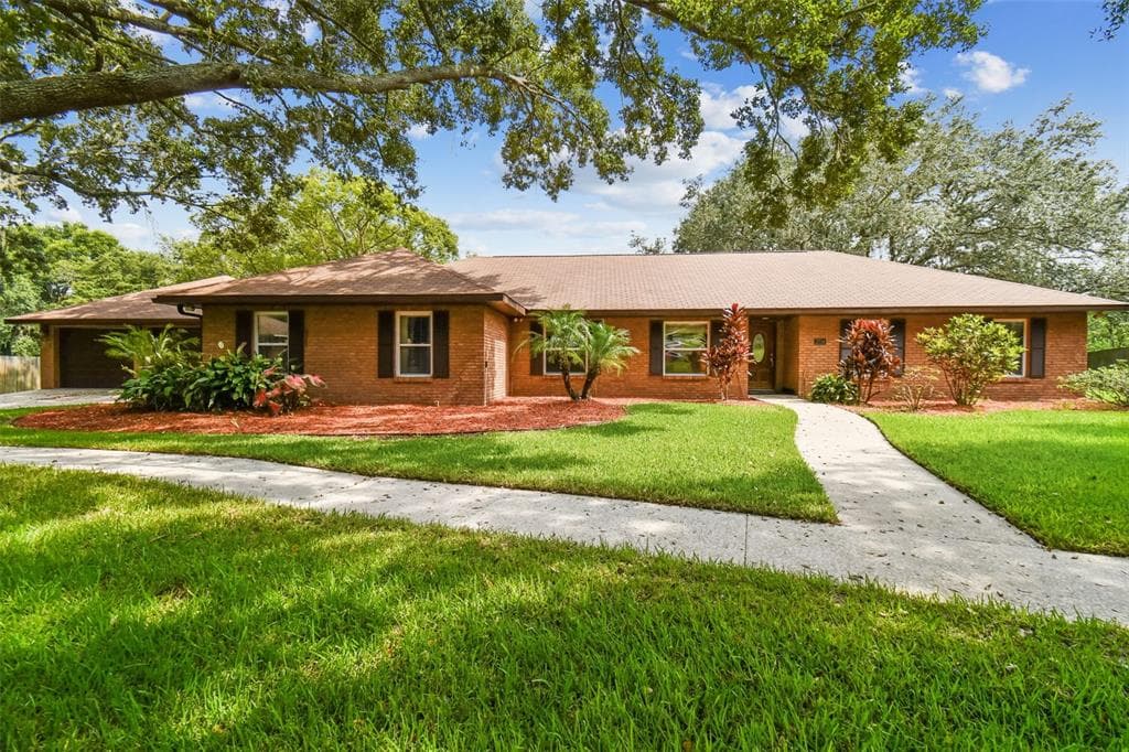 2714 GOLF HEIGHTS CIRCLE VALRICO, FL 33596