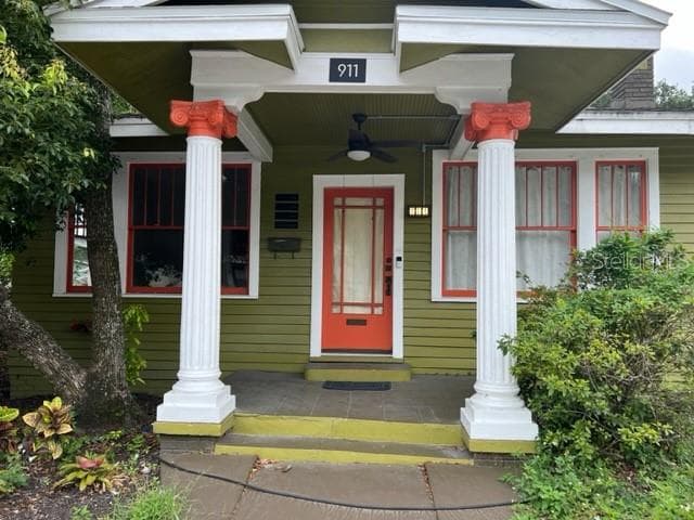 911 E LAKE AVENUE TAMPA, FL 33605