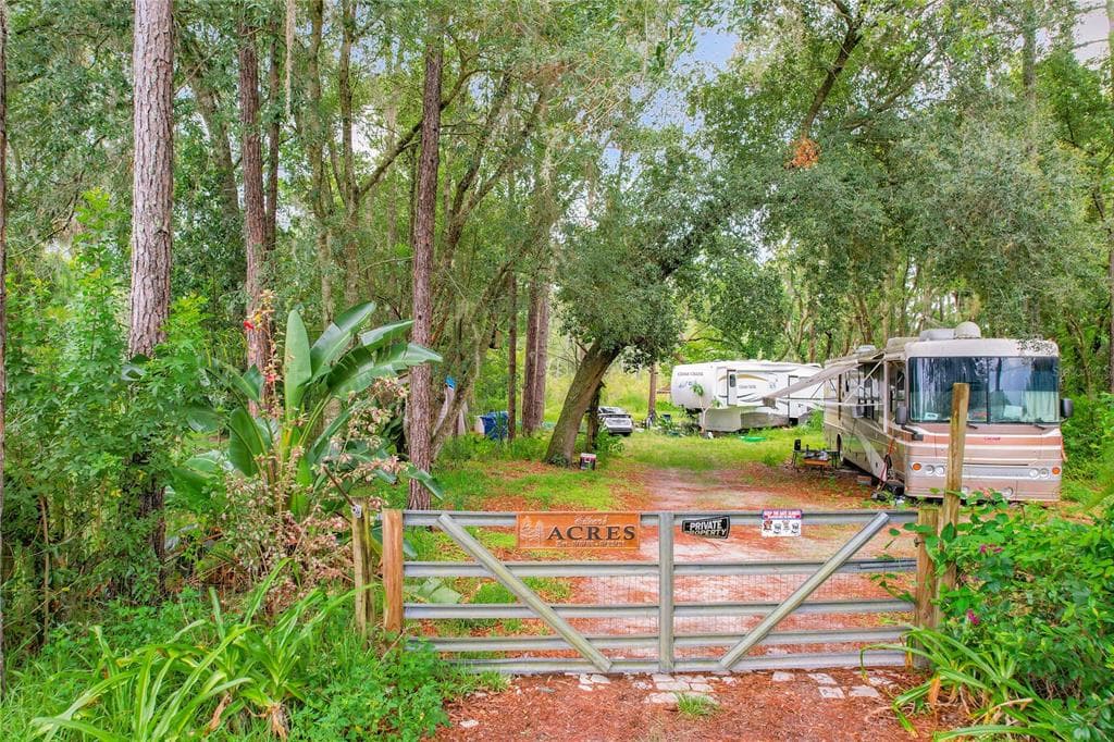 7408  . TOM DRIVE LAND O LAKES, FL 34638