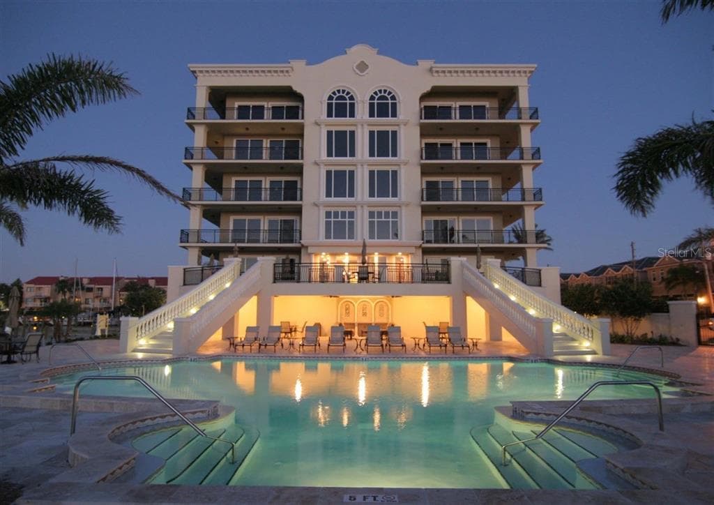202 WINDWARD UNIT 203 CLEARWATER BEACH, FL 33767