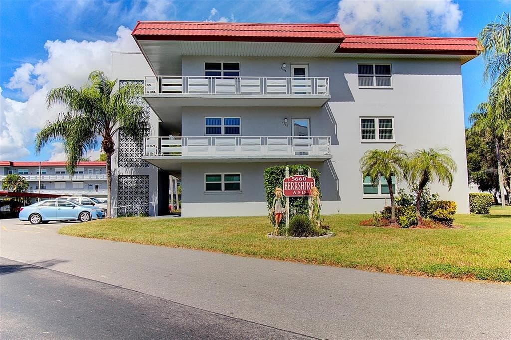 5660 80TH STREET N UNIT D105 ST PETERSBURG, FL 33709