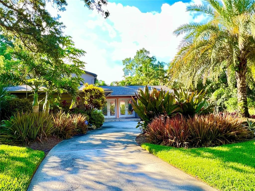 7226 DEMENS DRIVE S ST PETERSBURG, FL 33712