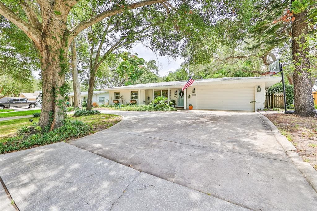 2353 DORA DRIVE CLEARWATER, FL 33765