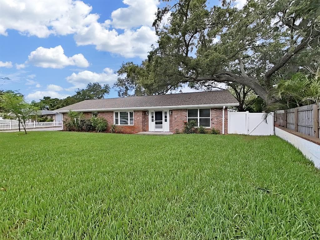 13589 101ST TERRACE SEMINOLE, FL 33776