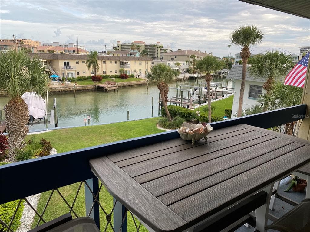 11650 CAPRI CIRCLE S UNIT 207 TREASURE ISLAND, FL 33706