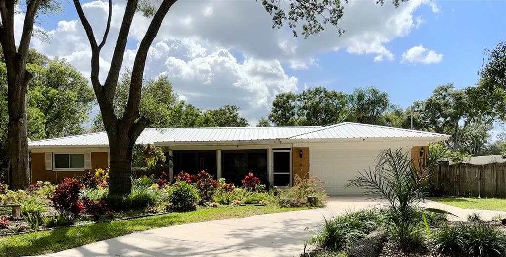 1402 DEE ANN DRIVE BRANDON, FL 33511
