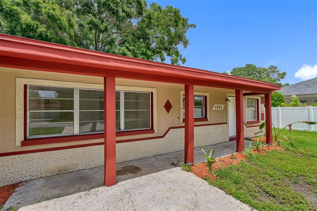 1801 W HENRY AVENUE TAMPA, FL 33603