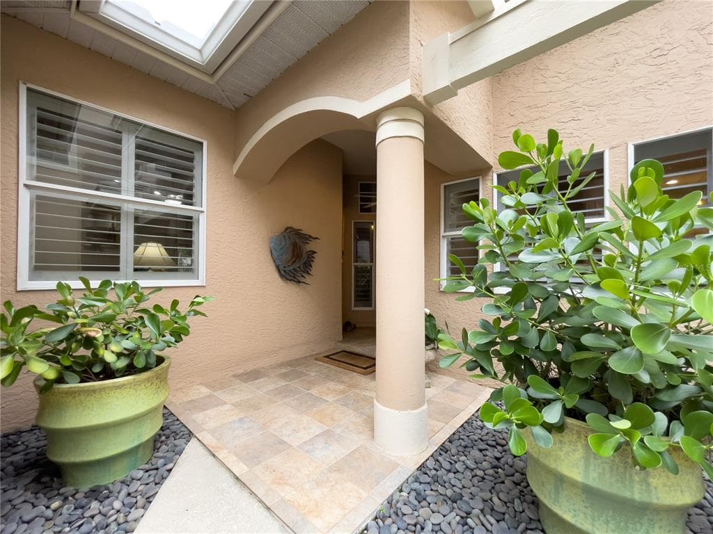 5067 WHITE PINE CIRCLE NE ST PETERSBURG, FL 33703