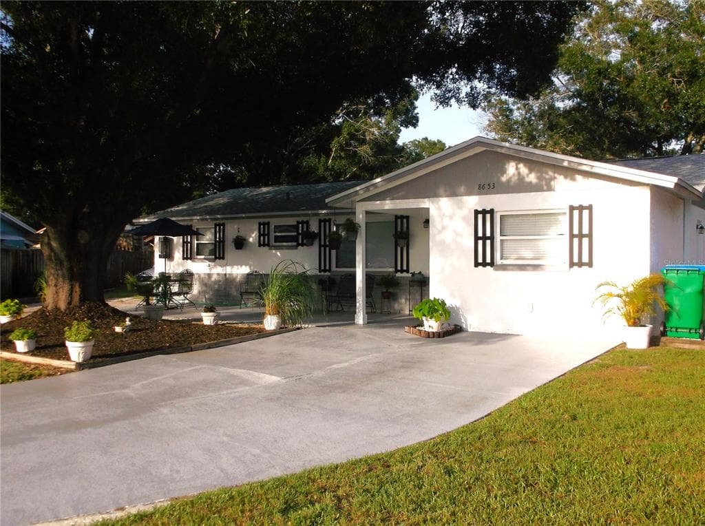 8653 91ST STREET SEMINOLE, FL 33777