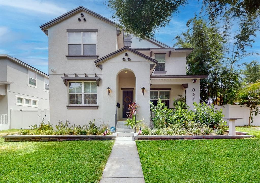 652 10TH AVENUE S ST PETERSBURG, FL 33701