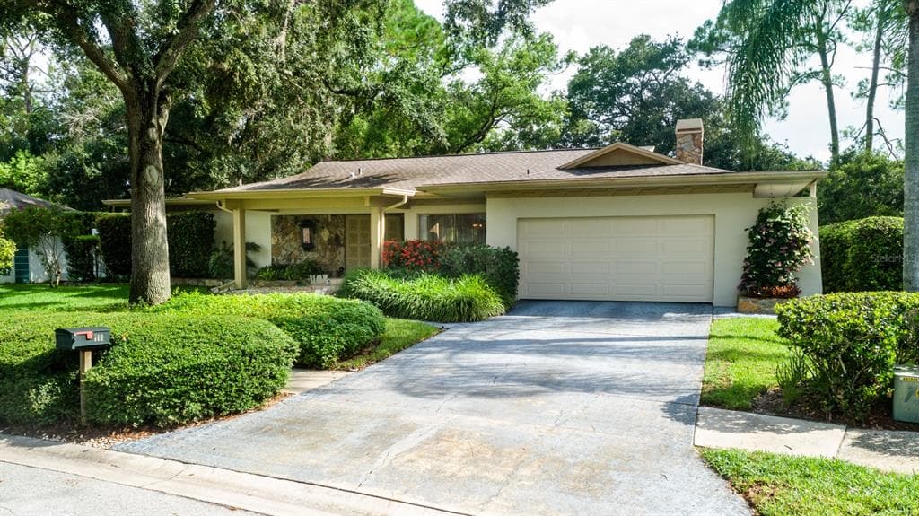 117 ROSEWOOD DRIVE