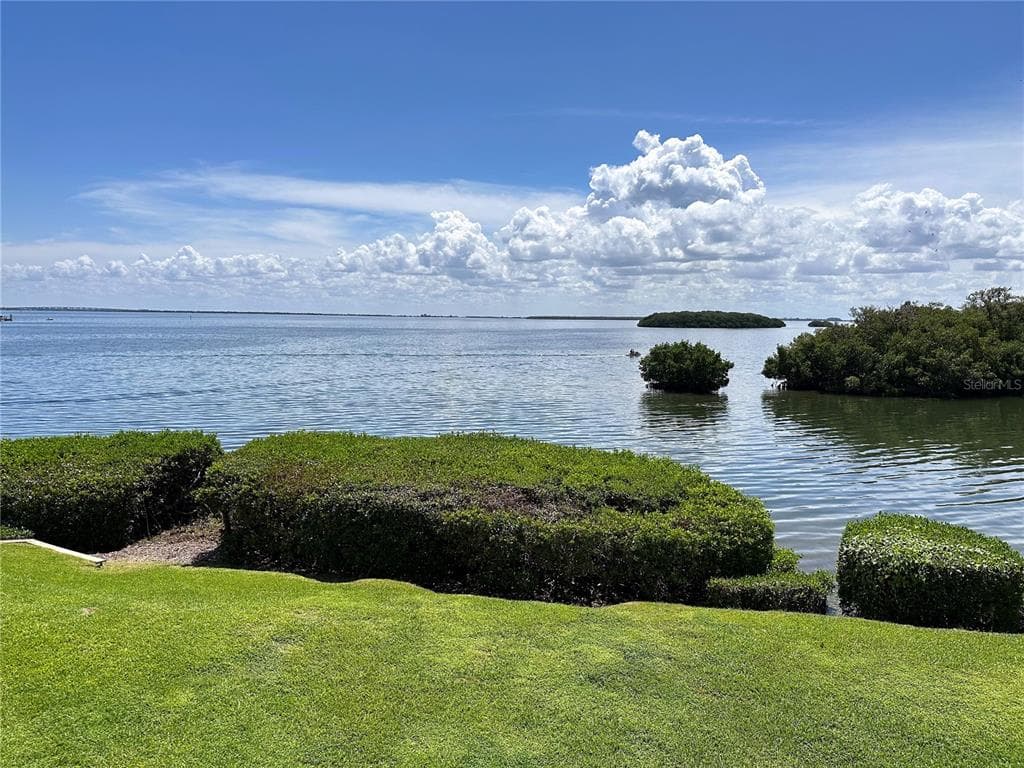 1515 PINELLAS BAYWAY S UNIT 10 TIERRA VERDE, FL 33715