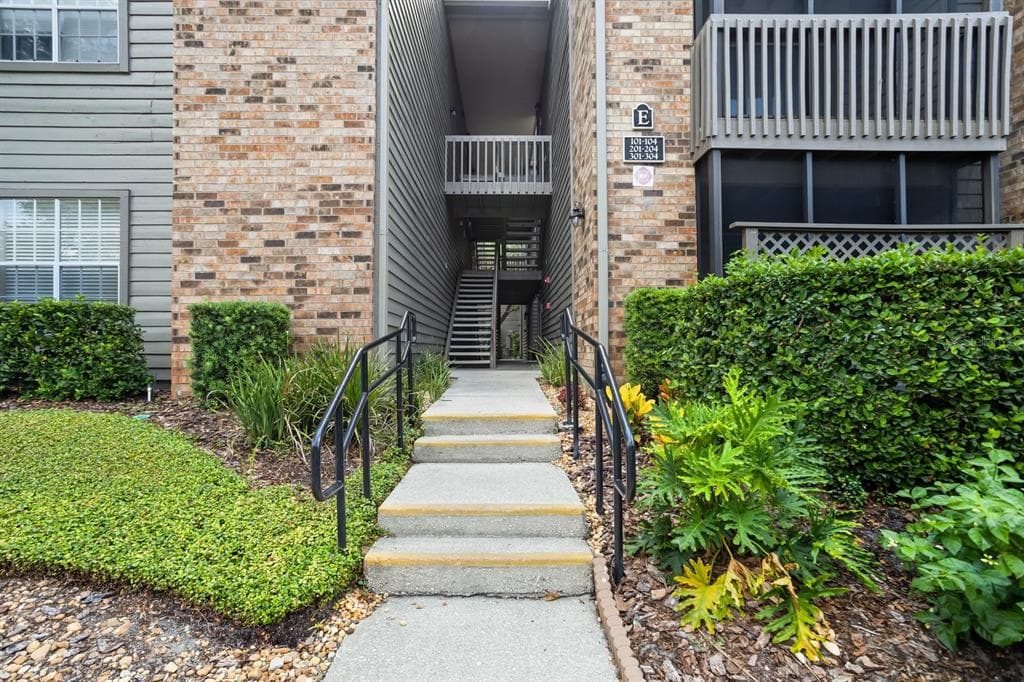 2500 WINDING CREEK BOULEVARD UNIT E203 CLEARWATER, FL 33761
