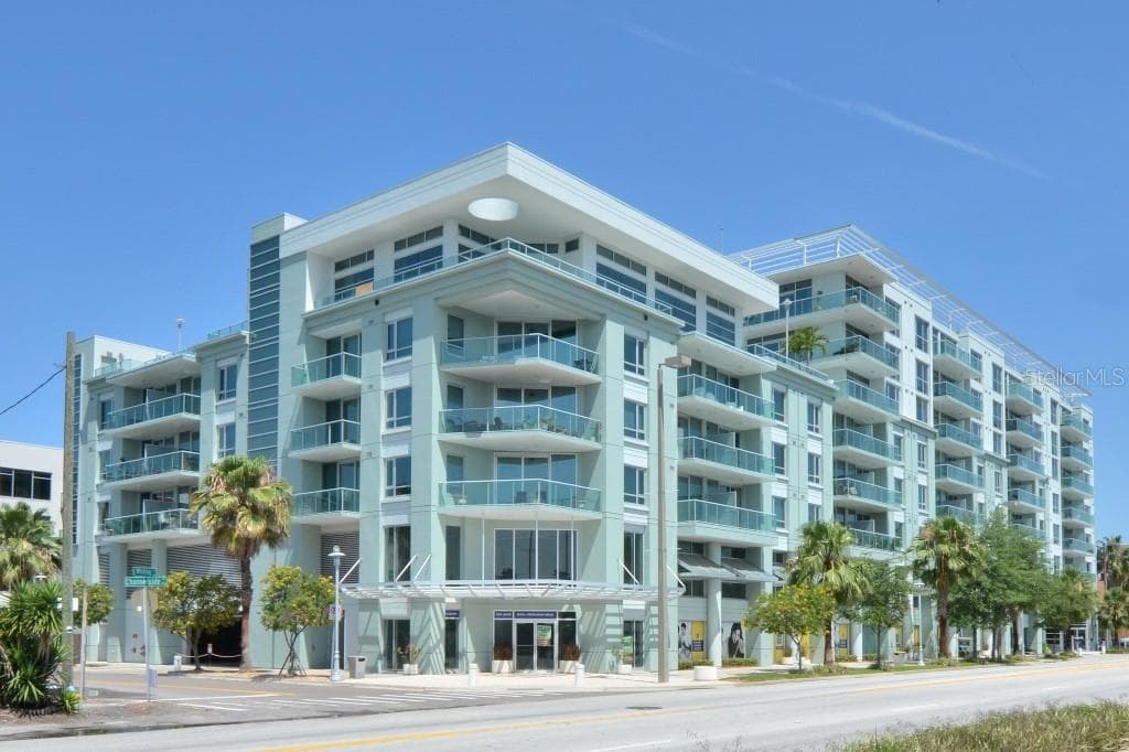 111 N 12TH STREET UNIT 1720 TAMPA, FL 33602