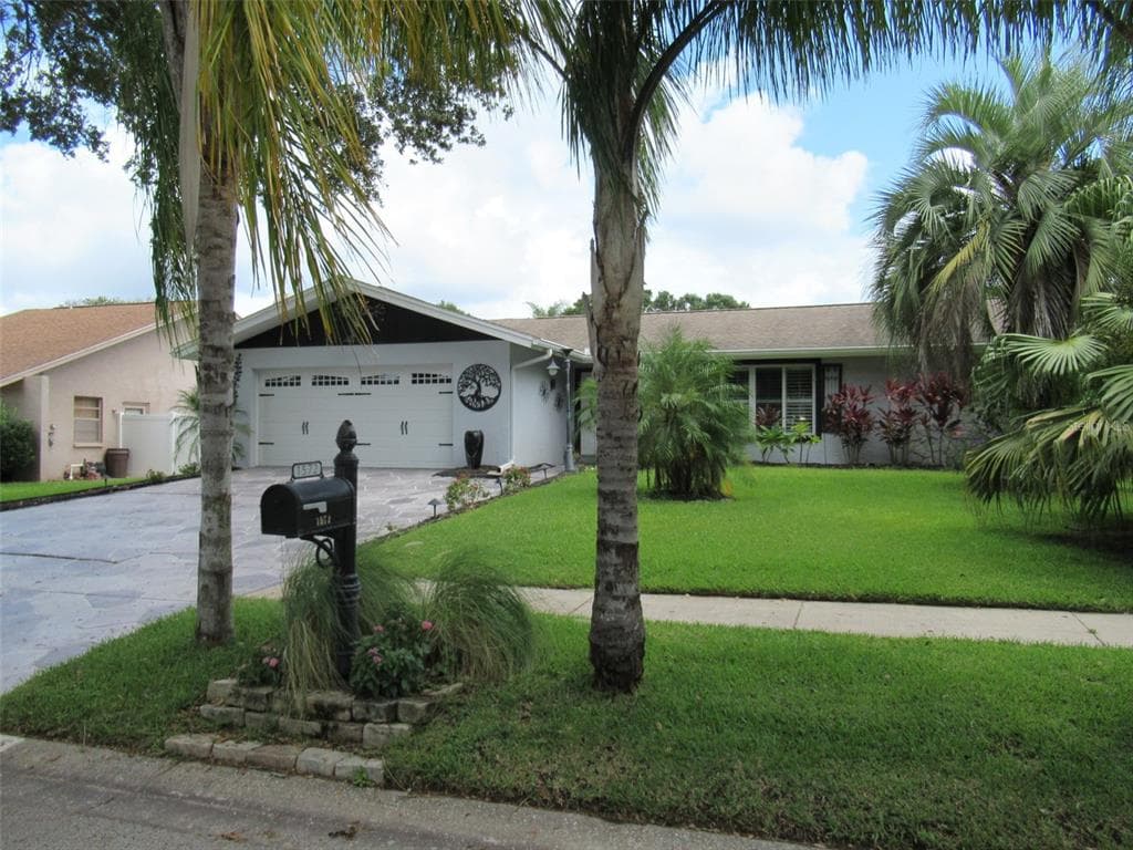 1572 ROXBURG LANE