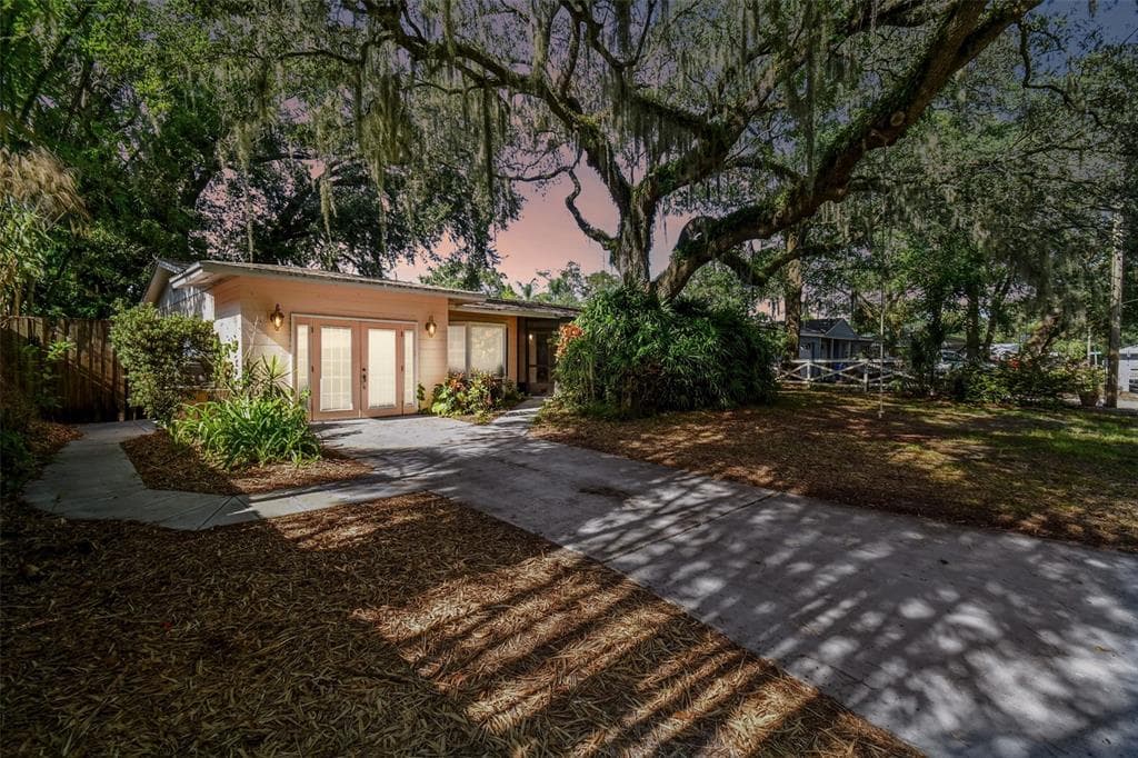 1005 HARDY DRIVE TAMPA, FL 33613