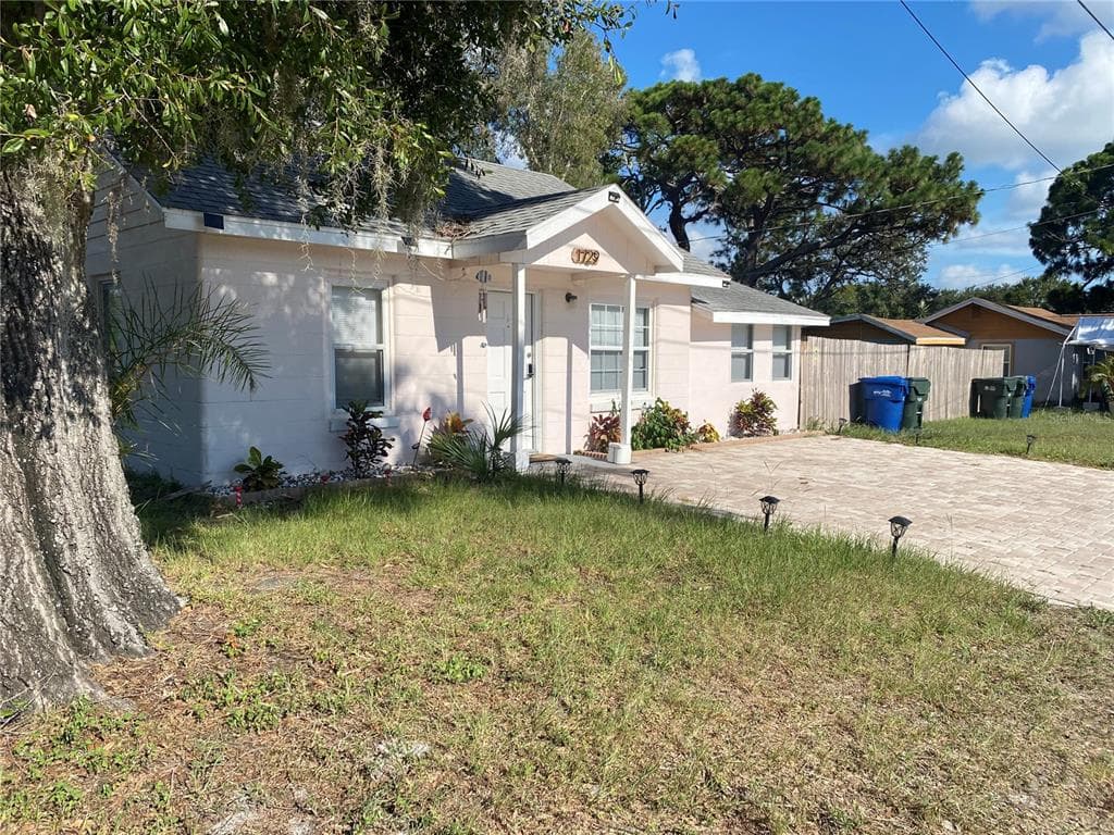 1729 CREEK LANE LARGO, FL 33774