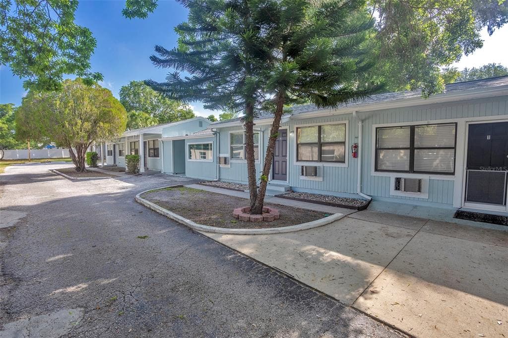 1102 SUNSET POINT ROAD UNIT 5 CLEARWATER, FL 33755