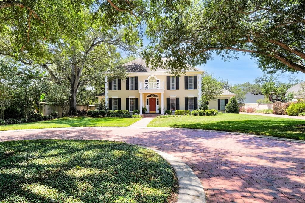 2900 W CHAPIN AVENUE TAMPA, FL 33611